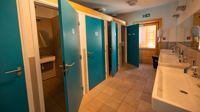 Mountain refuge / REFUGE DU LAC DU LOU - © M.Vernaz Mountain refuge / REFUGE DU LAC DU LOU