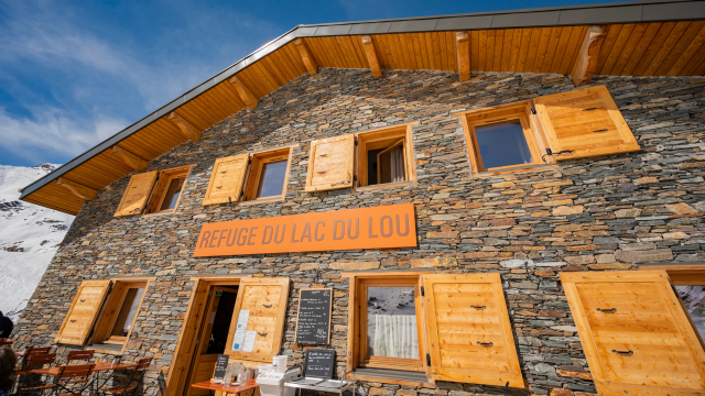 Mountain refuge / REFUGE DU LAC DU LOU - © M.Vernaz Mountain refuge / REFUGE DU LAC DU LOU