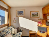 _lv_images__lot_0002030025_05_32769823