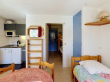 _lv_images__lot_0002040030_02_33191447