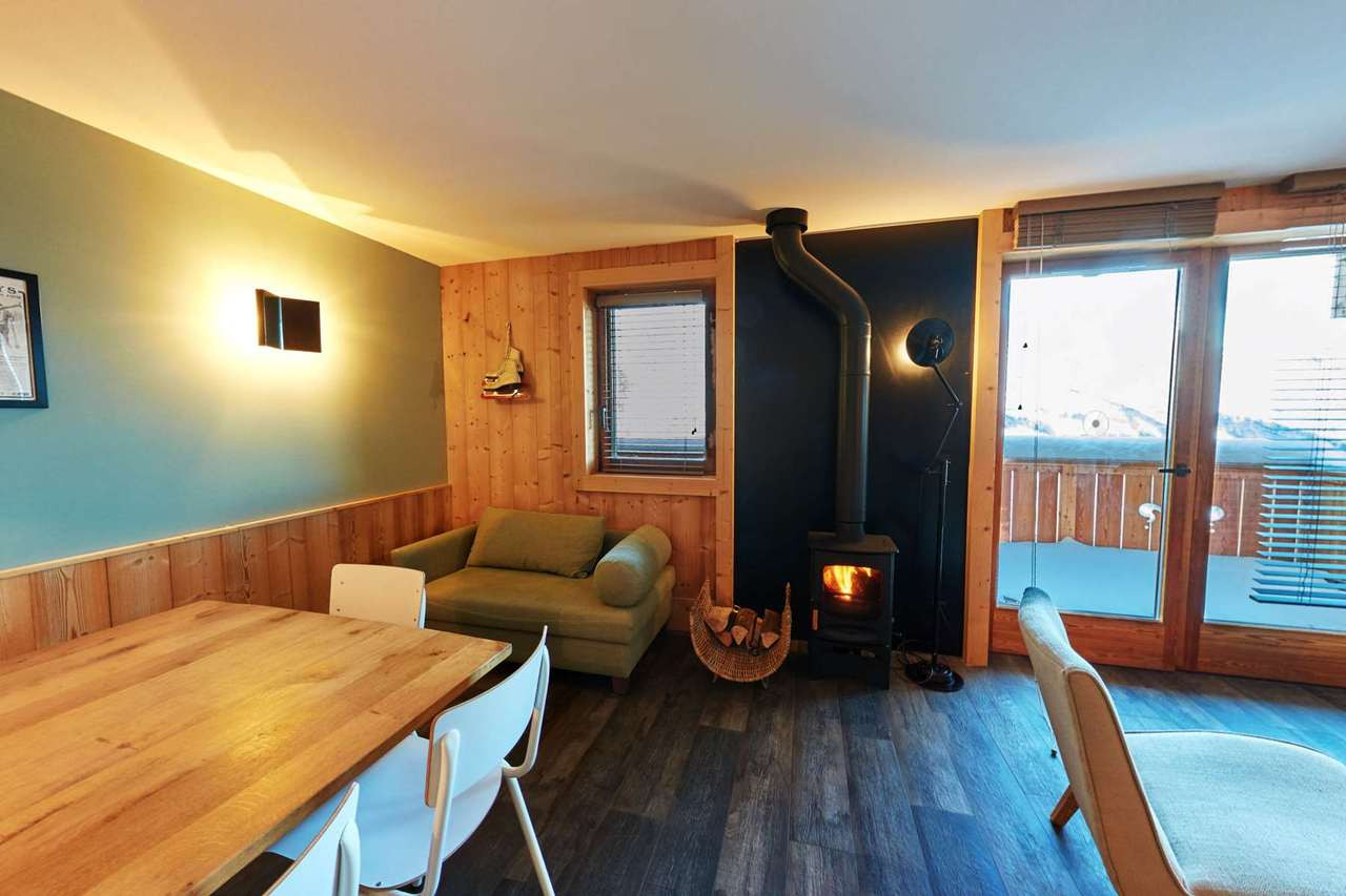 Room 188100-512302 Room 188100-512302