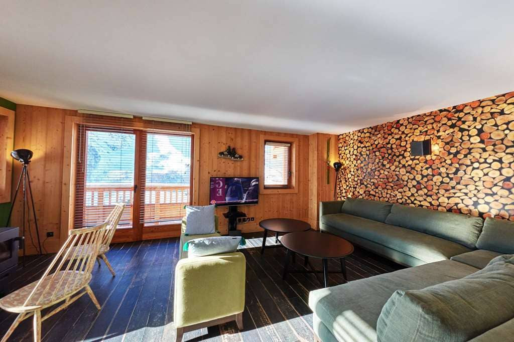 Room 188103-512303 Room 188103-512303
