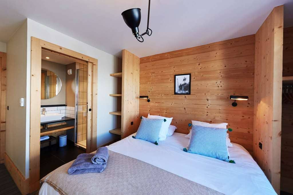 Room 188105-512305 Room 188105-512305