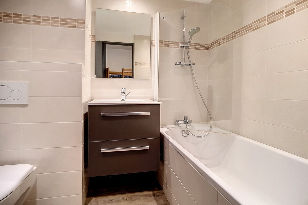 _agence-des-belleville_lv_images__lot_0000045526_09_27658544 _agence-des-belleville_lv_images__lot_0000045526_09_27658544