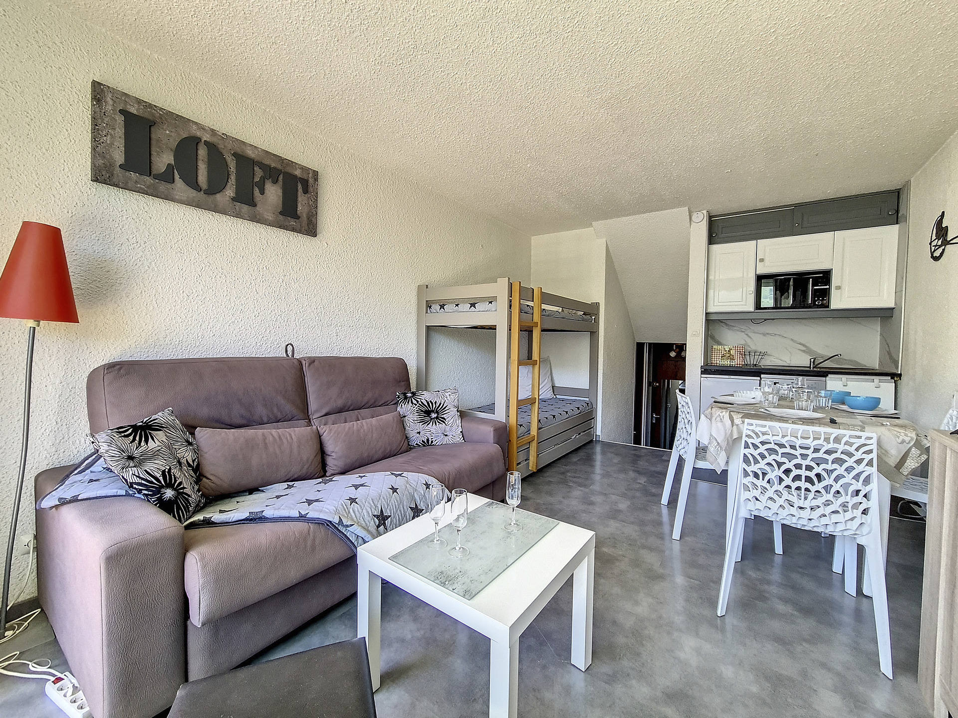 _agence-des-belleville_lv_images__lot_0000070497_01_27750360