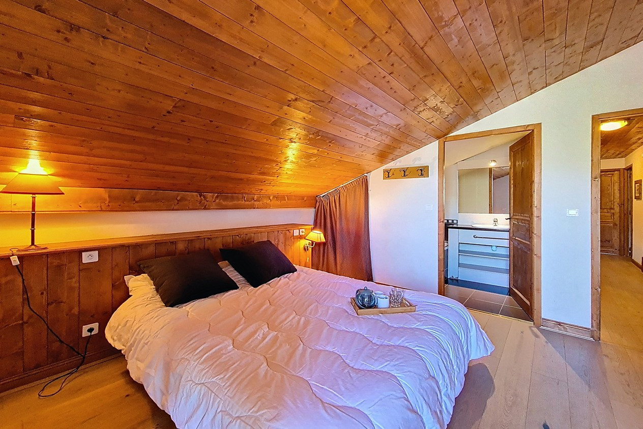 _agence-des-belleville_lv_images__lot_0000071061_16_28864693 _agence-des-belleville_lv_images__lot_0000071061_16_28864693