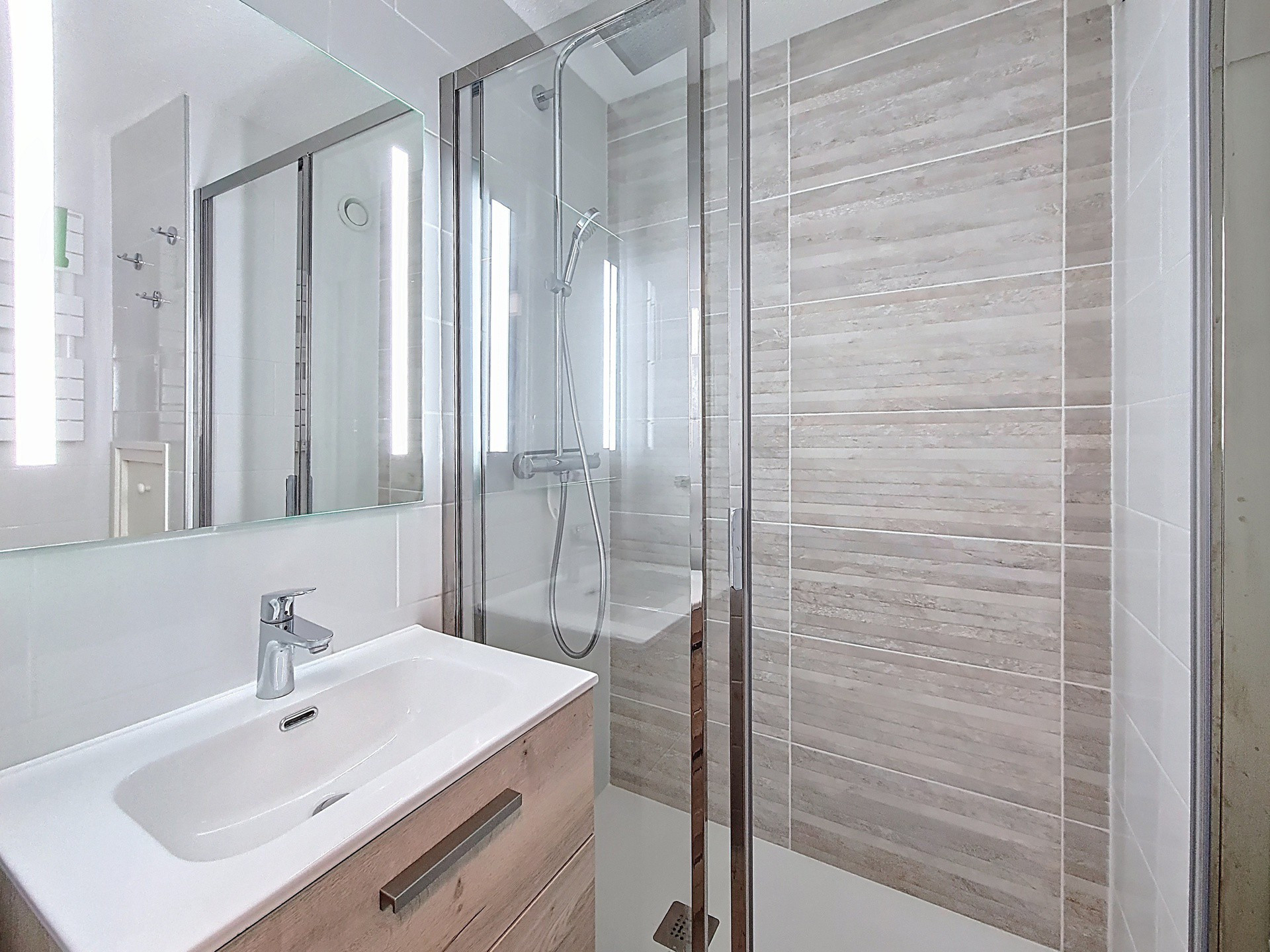 _agence-des-belleville_lv_images__lot_0000071097_14_28616347