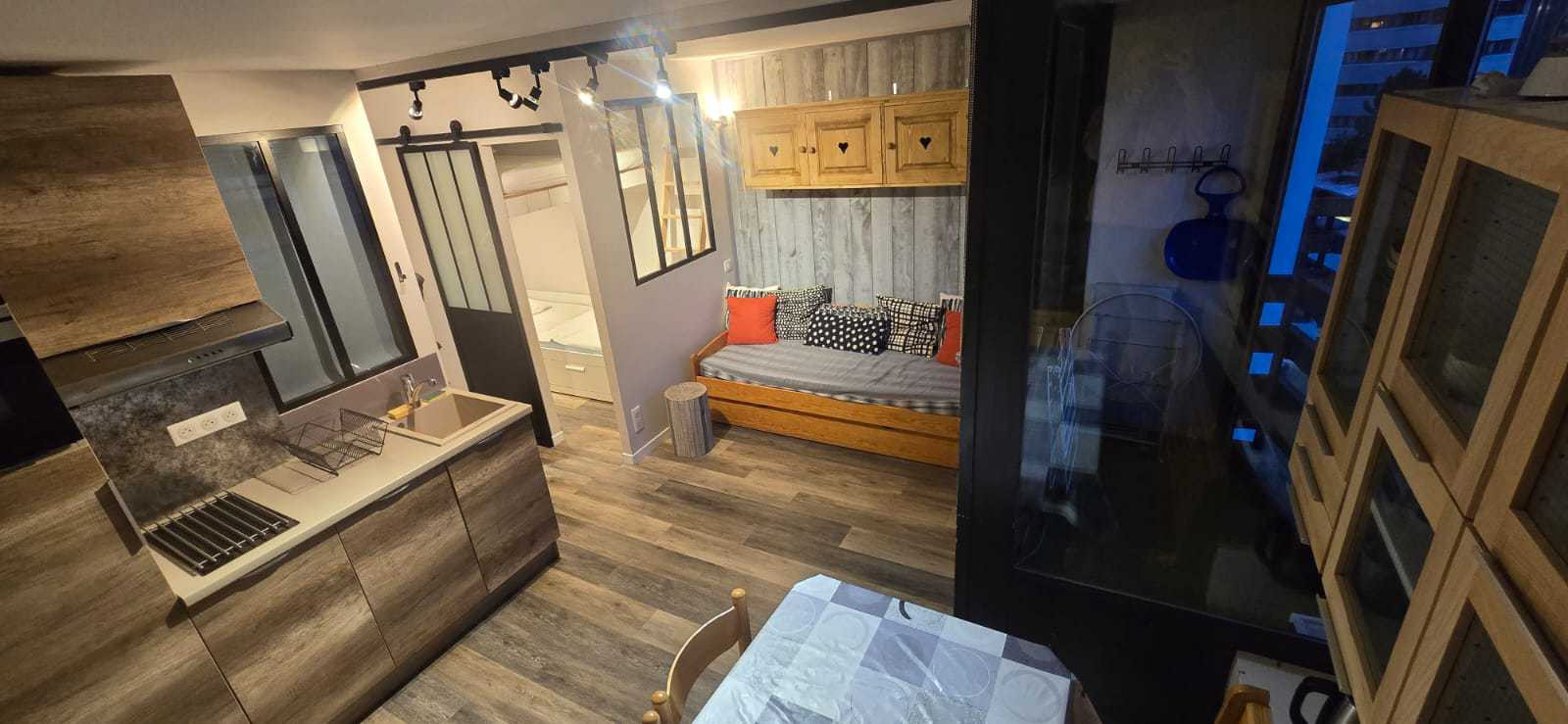 _lv_images__lot_0000000032_02_29991216