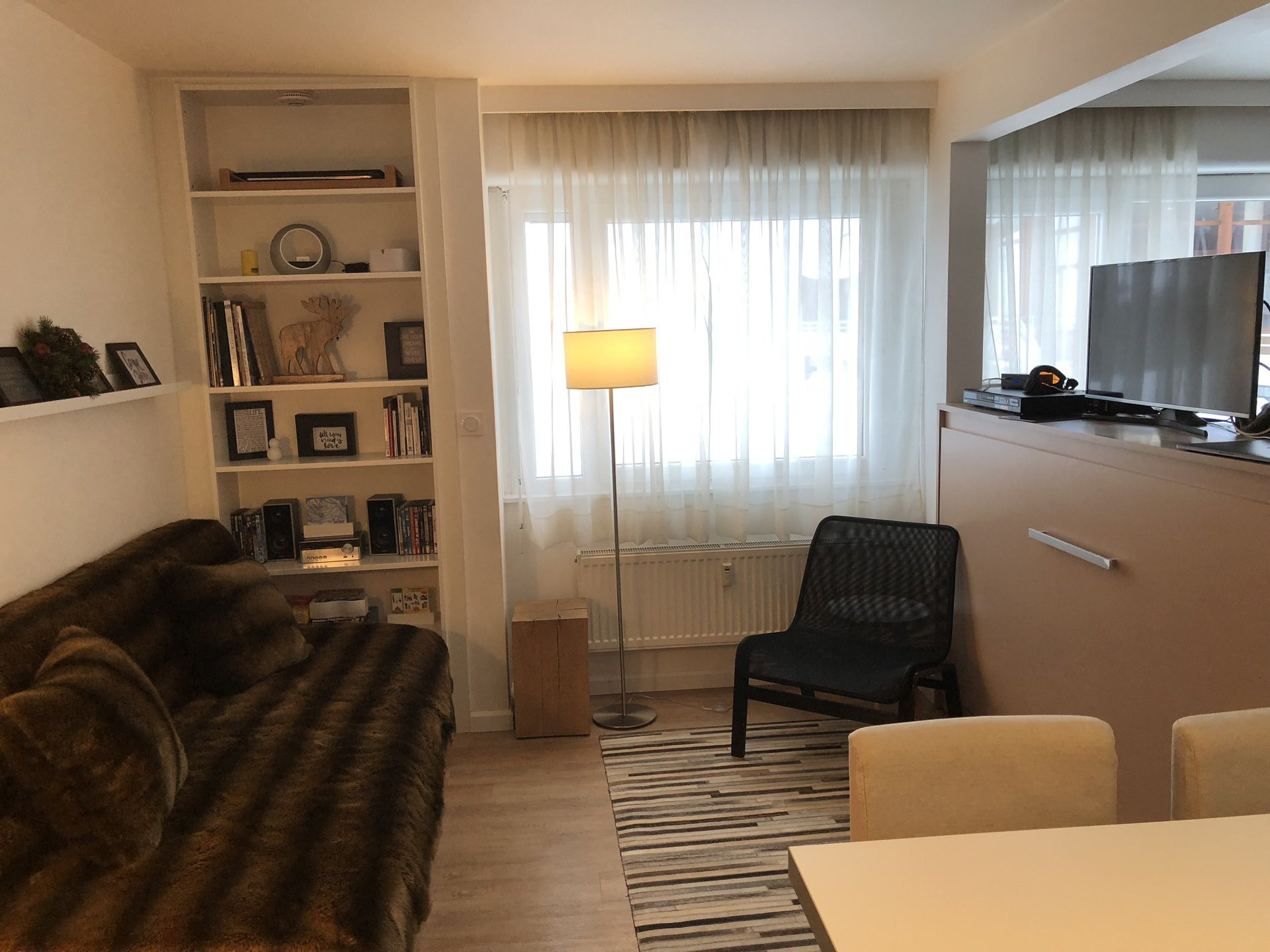 _lv_images__lot_0000000062_03_27708646