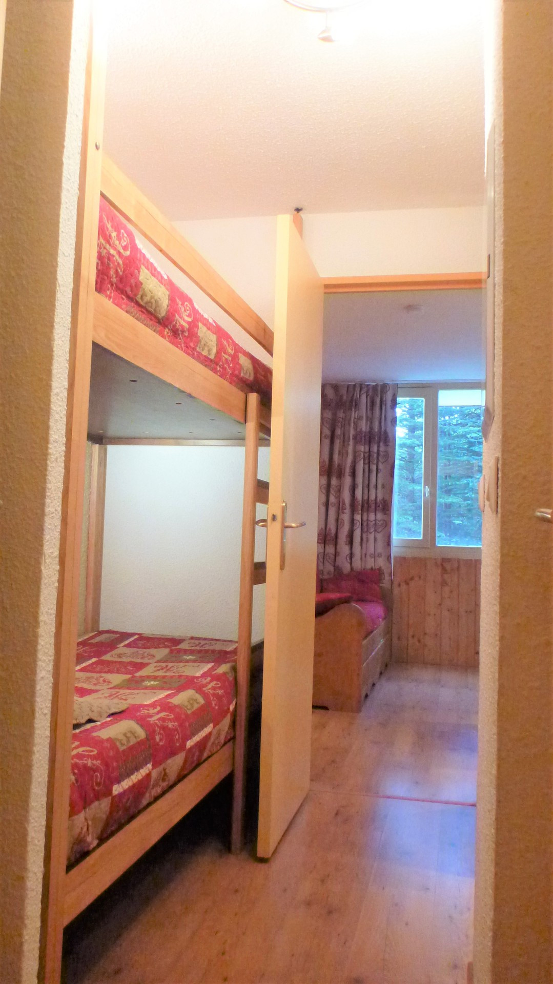 _lv_images__lot_0000000081_04_27747033