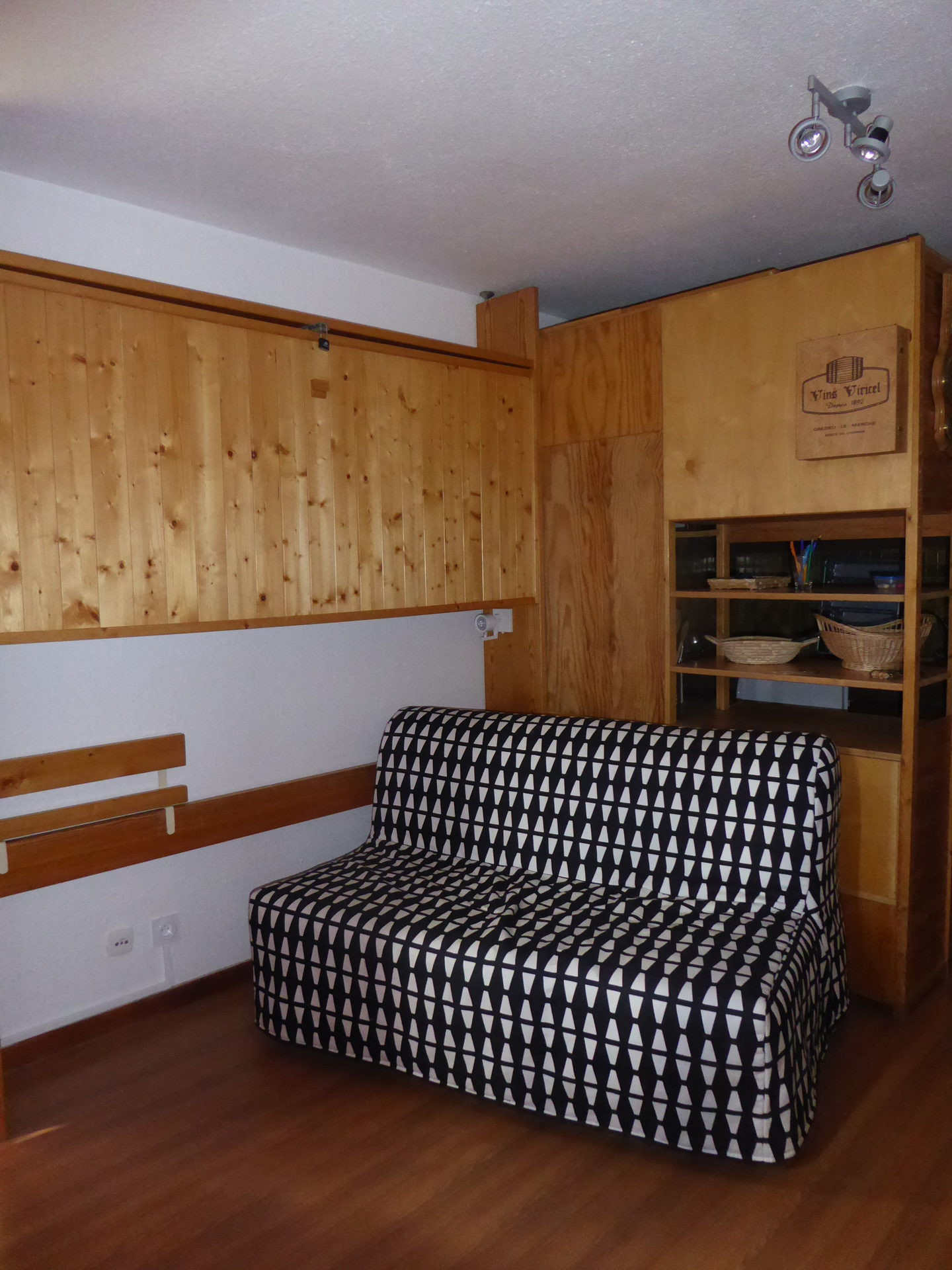 _lv_images__lot_0000000097_02_27747136