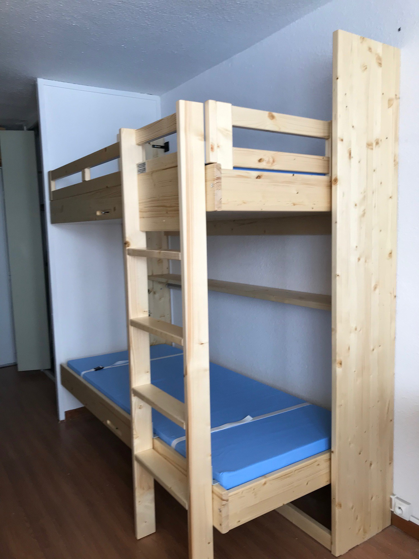 _lv_images__lot_0000000097_03_30053623