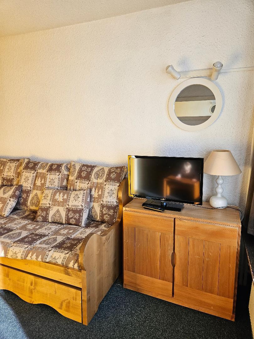 _lv_images__lot_0000000110_01_29328557 _lv_images__lot_0000000110_01_29328557