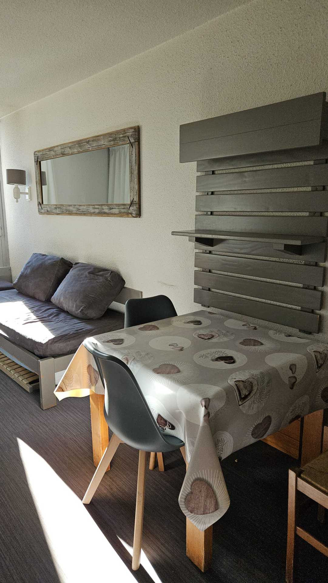 _lv_images__lot_0000000127_11_27390748