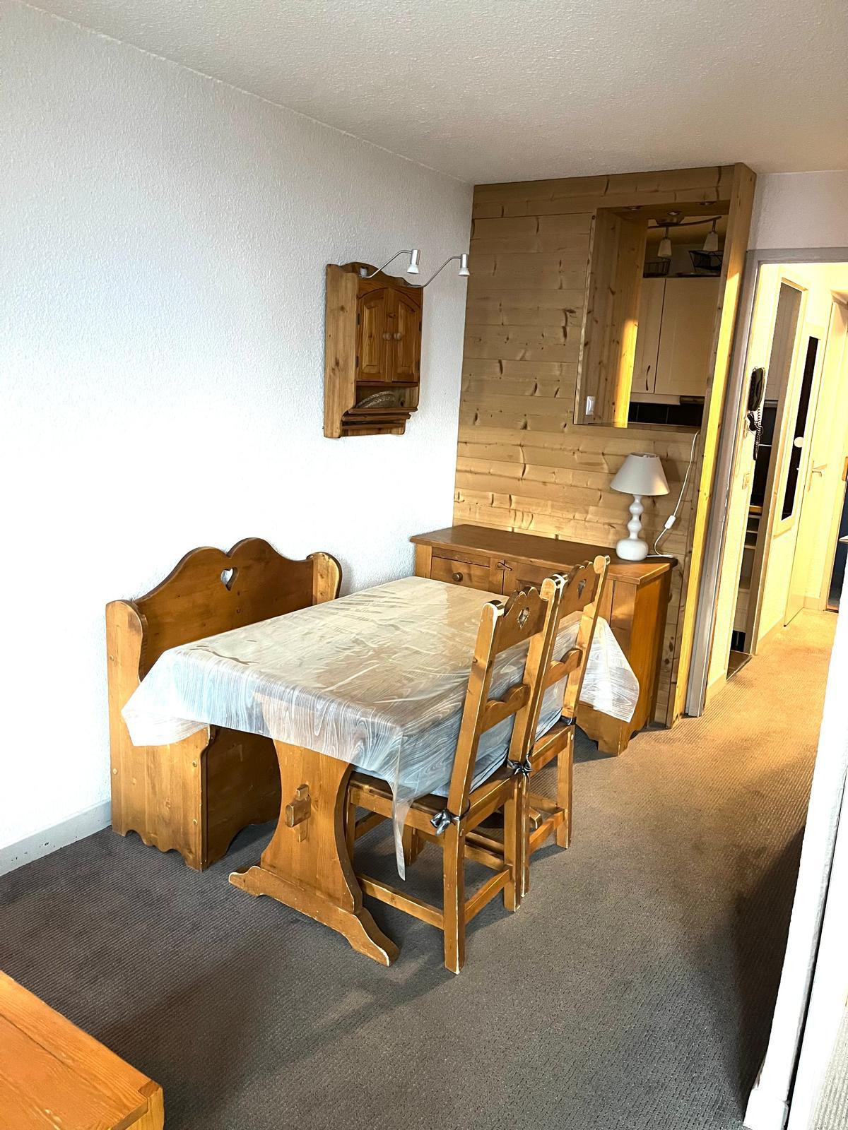 _lv_images__lot_0000000128_03_30012073