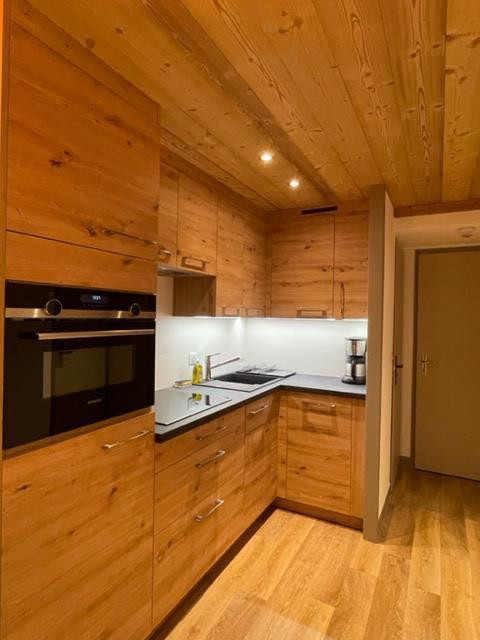 _lv_images__lot_0000000136_03_27727900