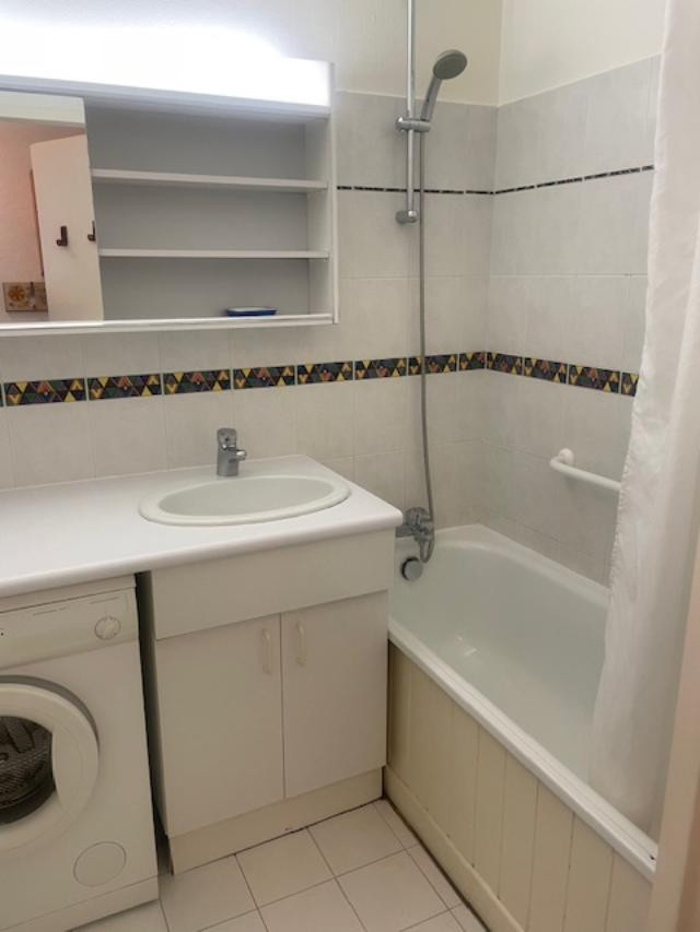 _lv_images__lot_0000000154_03_28824400