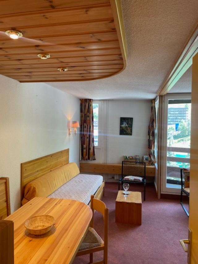 _lv_images__lot_0000000155_06_27612735