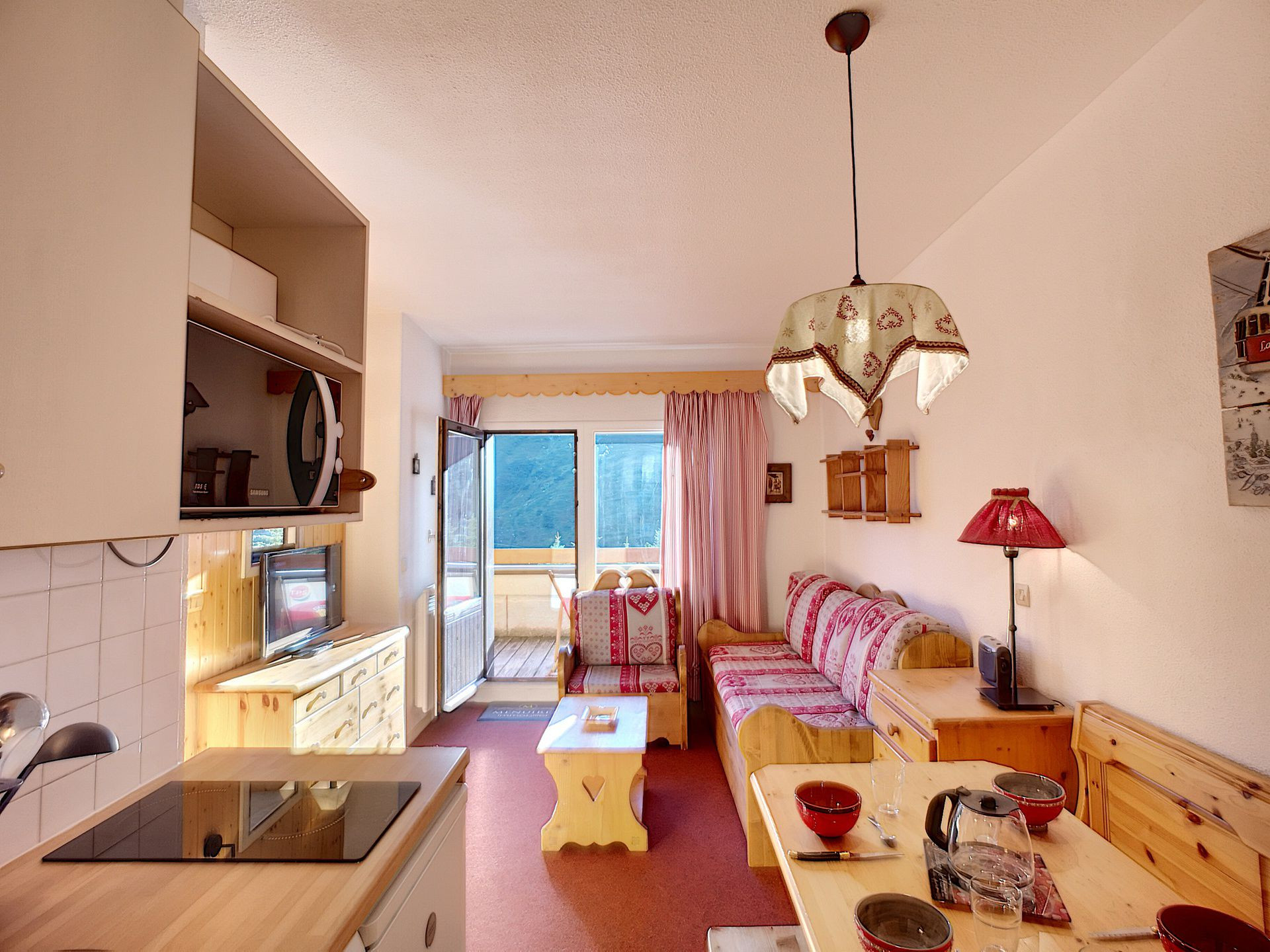 _lv_images__lot_0002000003_02_27388171