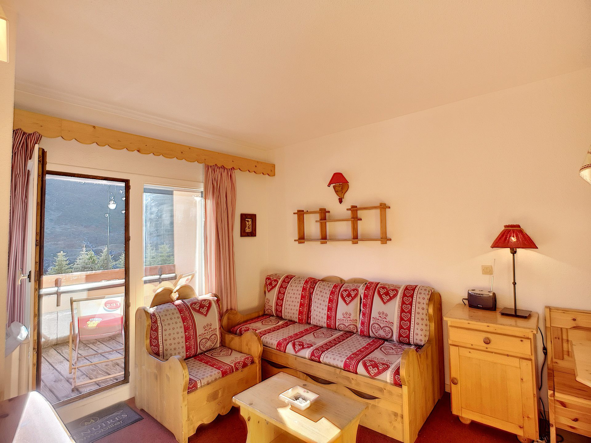 _lv_images__lot_0002000003_03_27648323