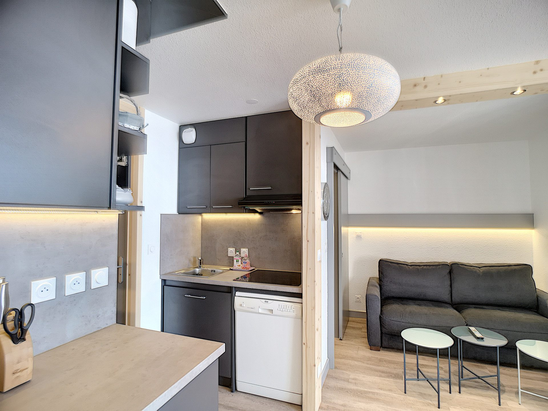 _lv_images__lot_0002000008_04_29246439