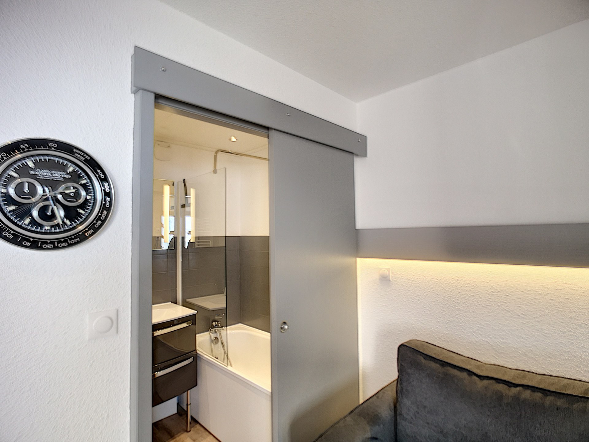 _lv_images__lot_0002000008_06_27764159