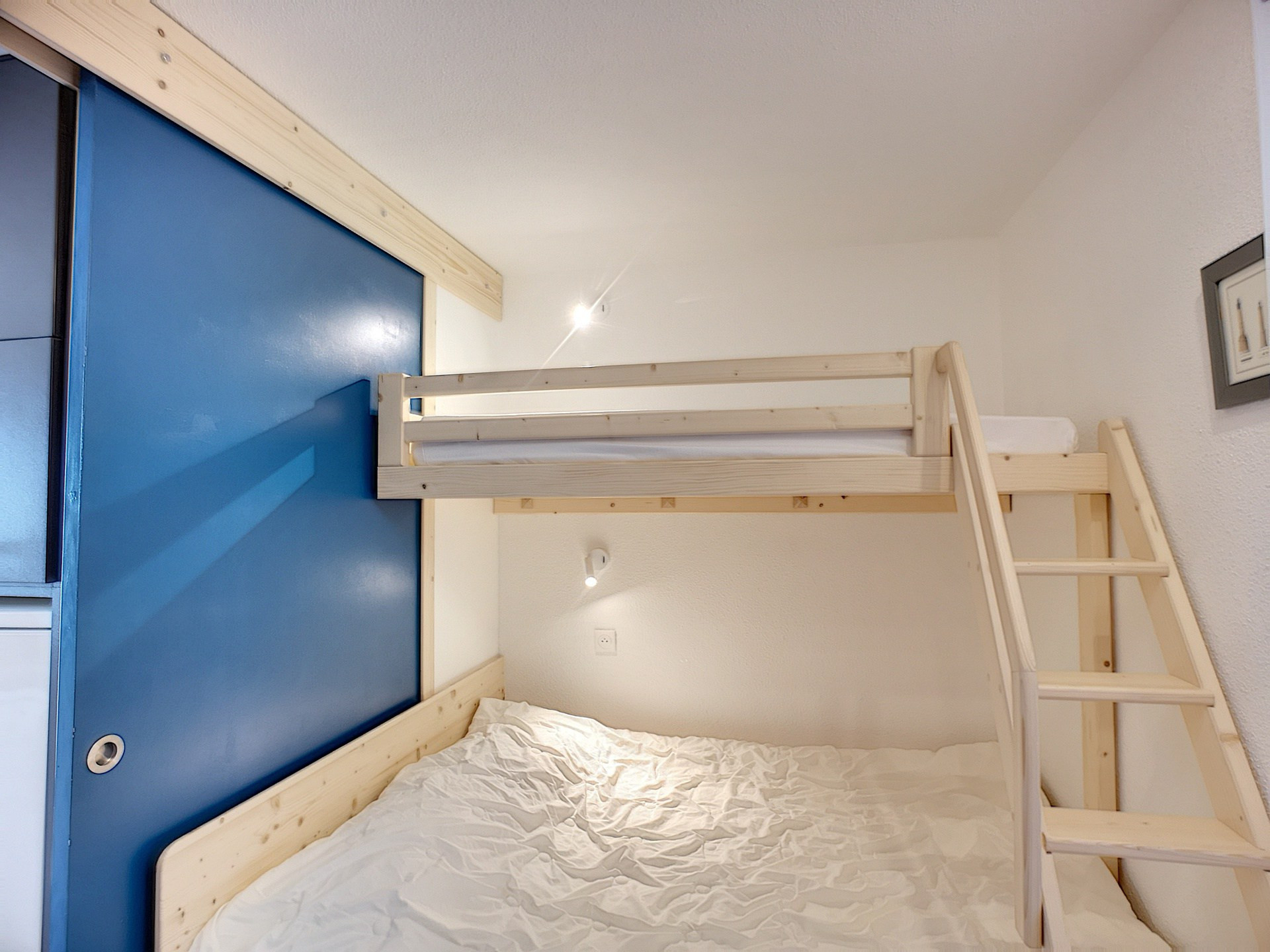 _lv_images__lot_0002000008_09_27725488