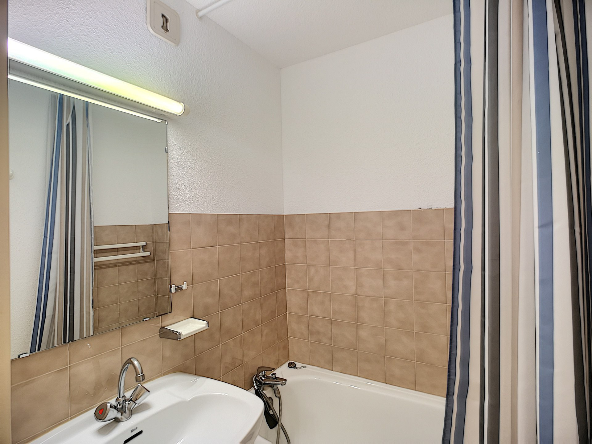 _lv_images__lot_0002000016_07_32263541