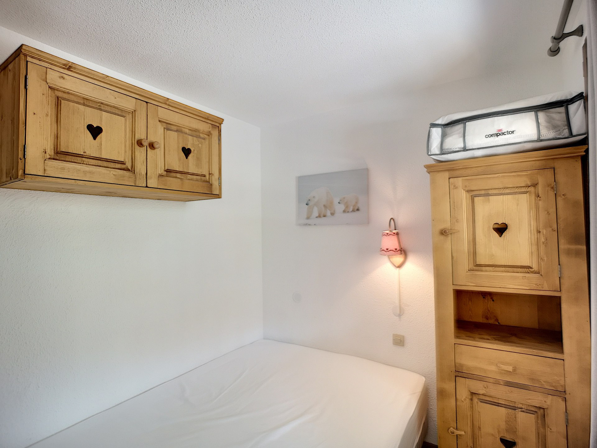 _lv_images__lot_0002000025_05_28630687