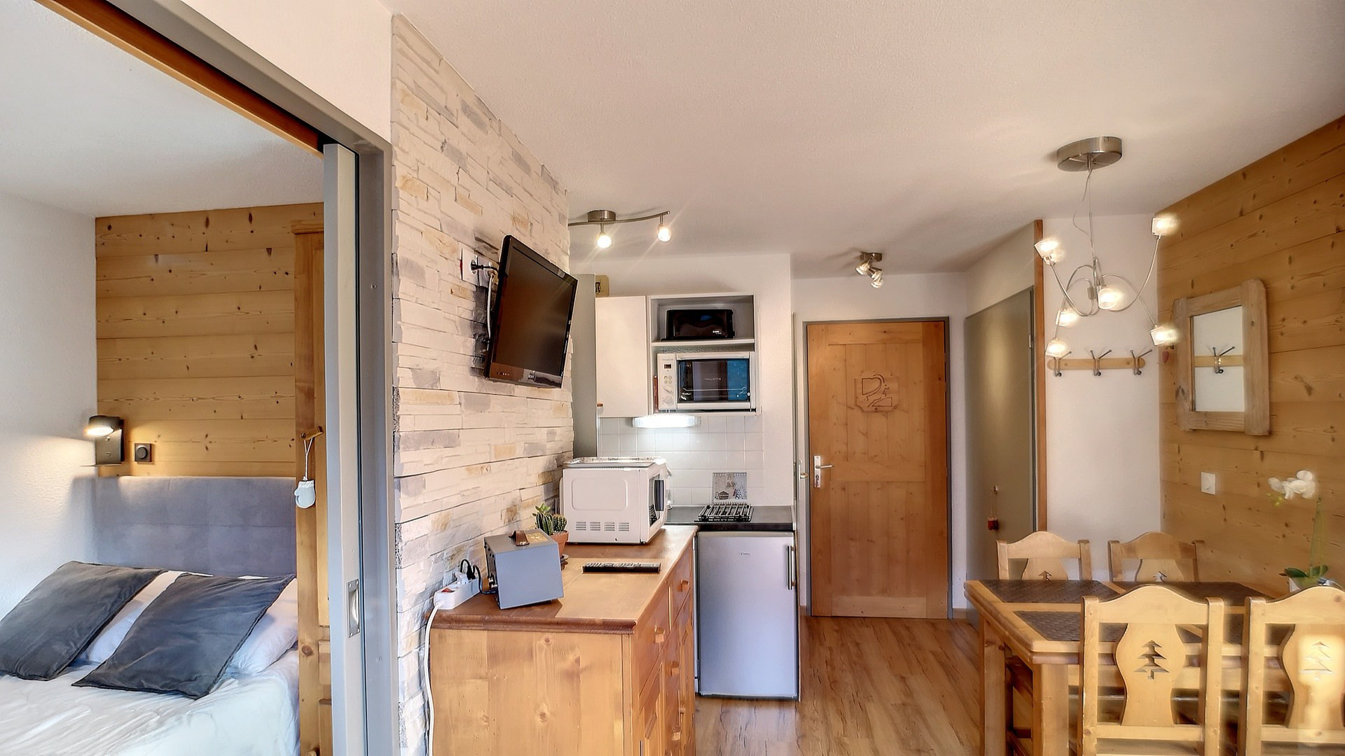 _lv_images__lot_0002000043_01_27725035