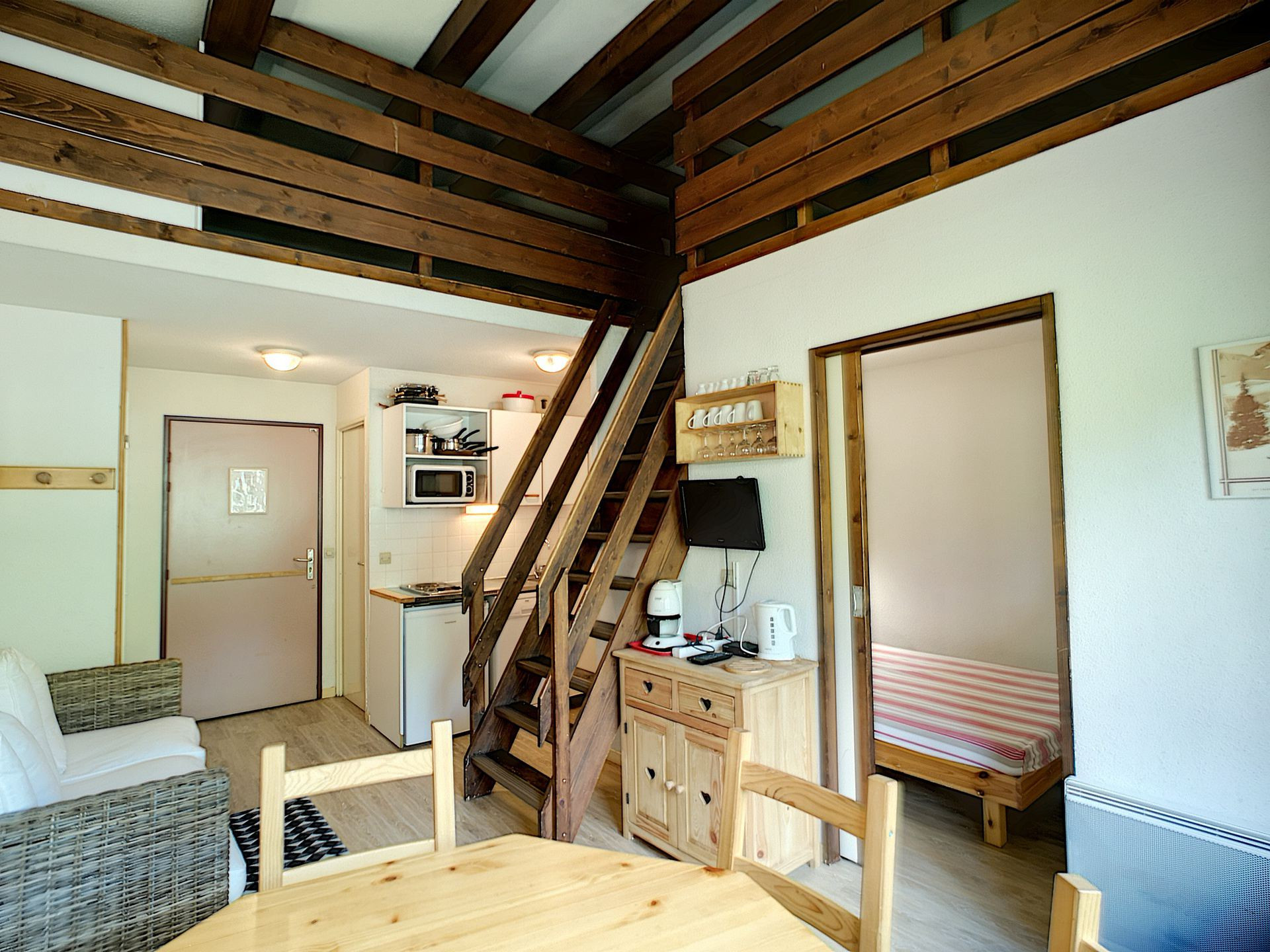 _lv_images__lot_0002000051_09_27705916