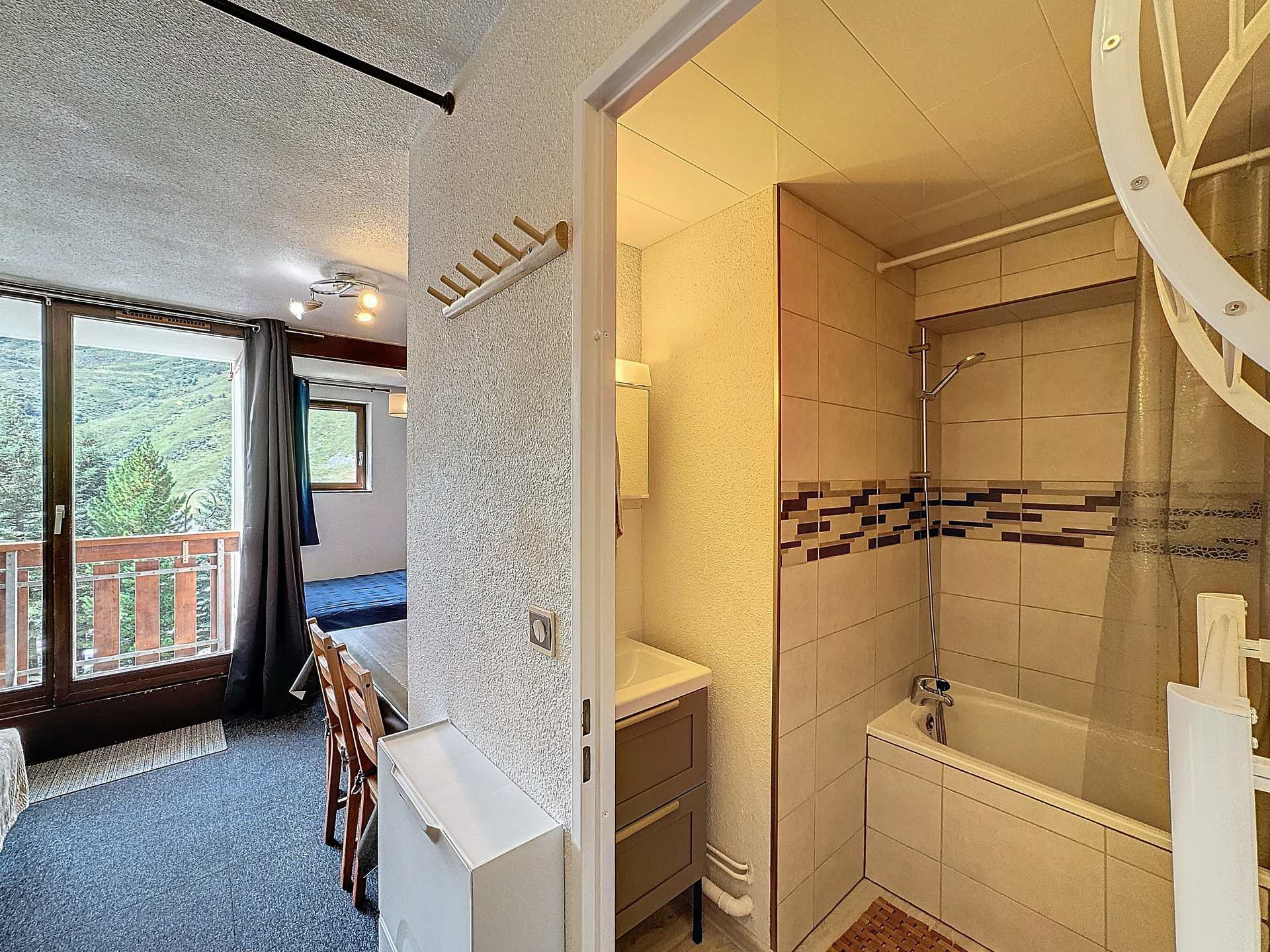 _lv_images__lot_0002011210_07_27723854