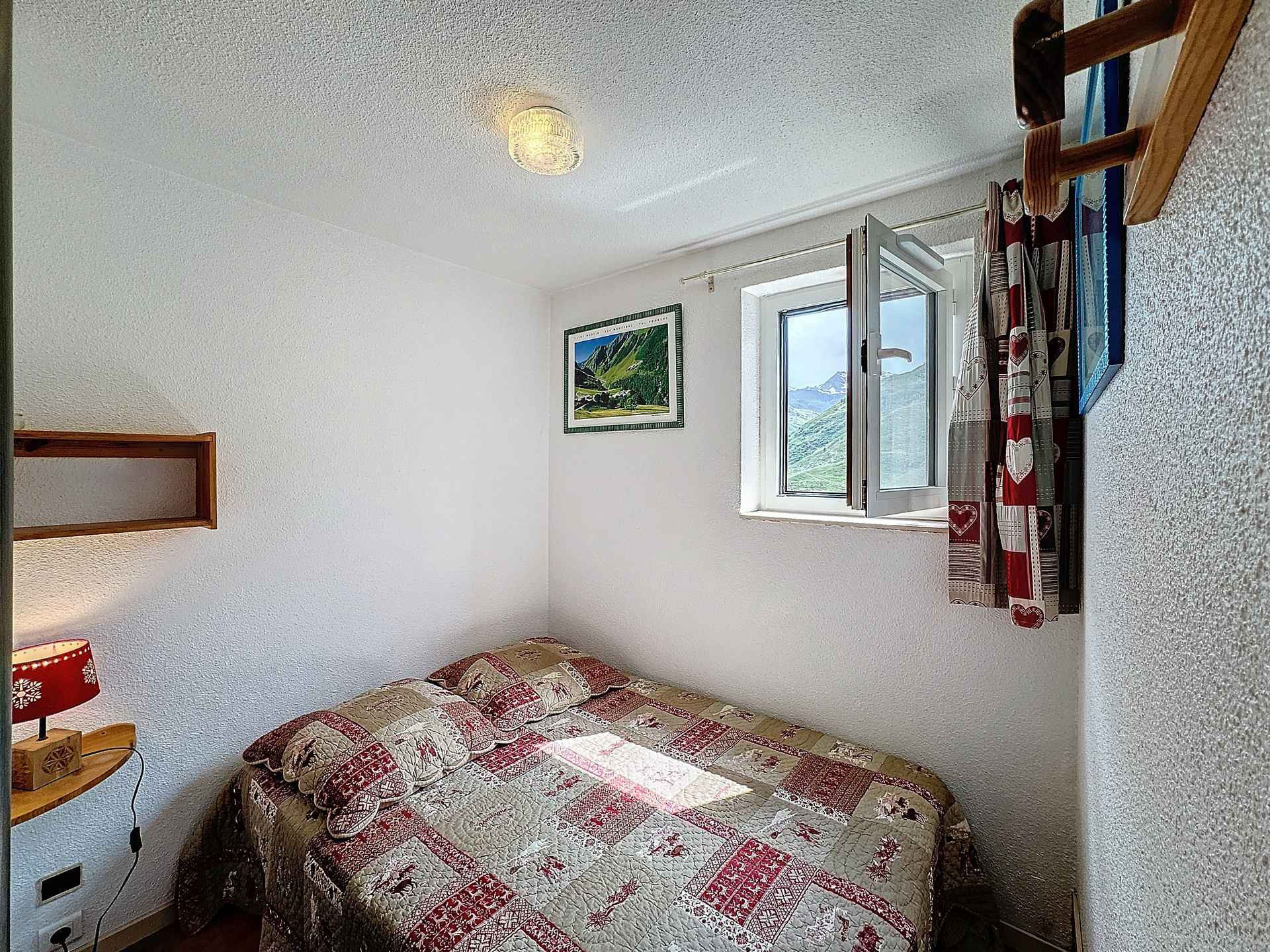 _lv_images__lot_0002011606_10_27667724