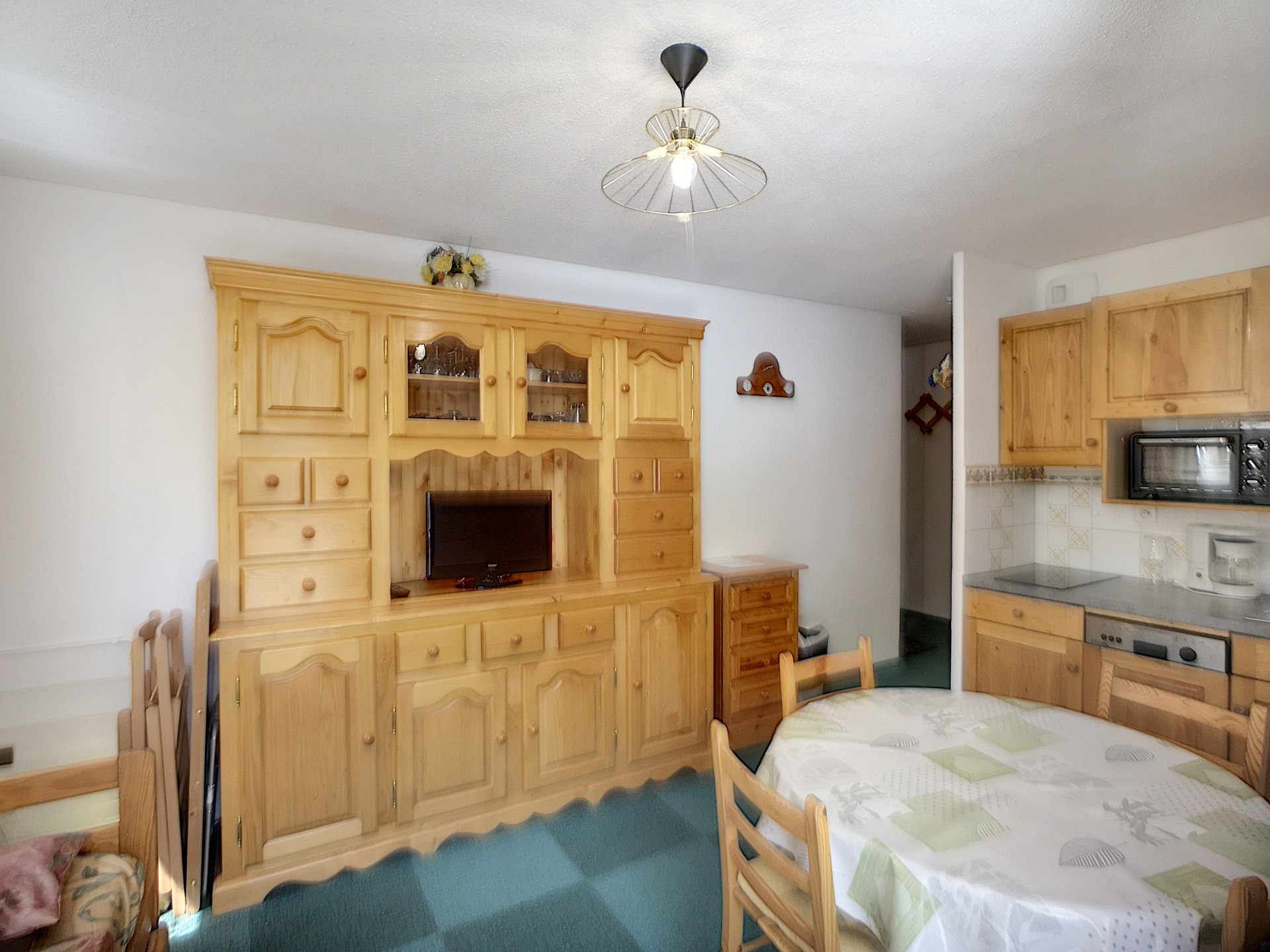 _lv_images__lot_0002012401_03_28454208