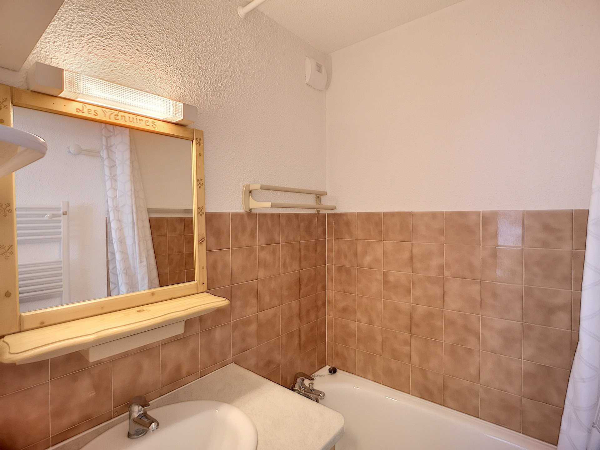 _lv_images__lot_0002012401_11_30203711