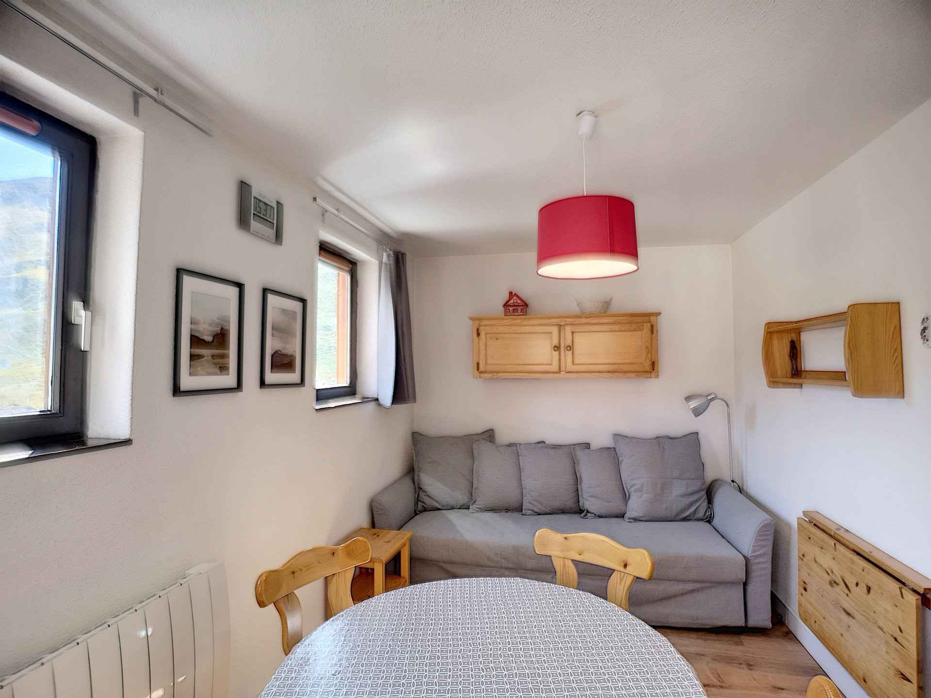 _lv_images__lot_0002012701_04_30204137