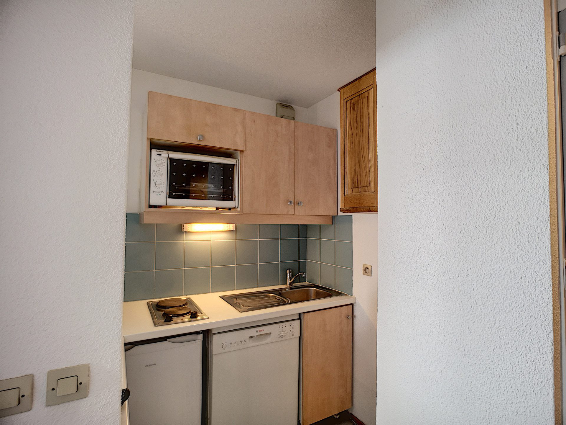 _lv_images__lot_0002020006_02_32262437