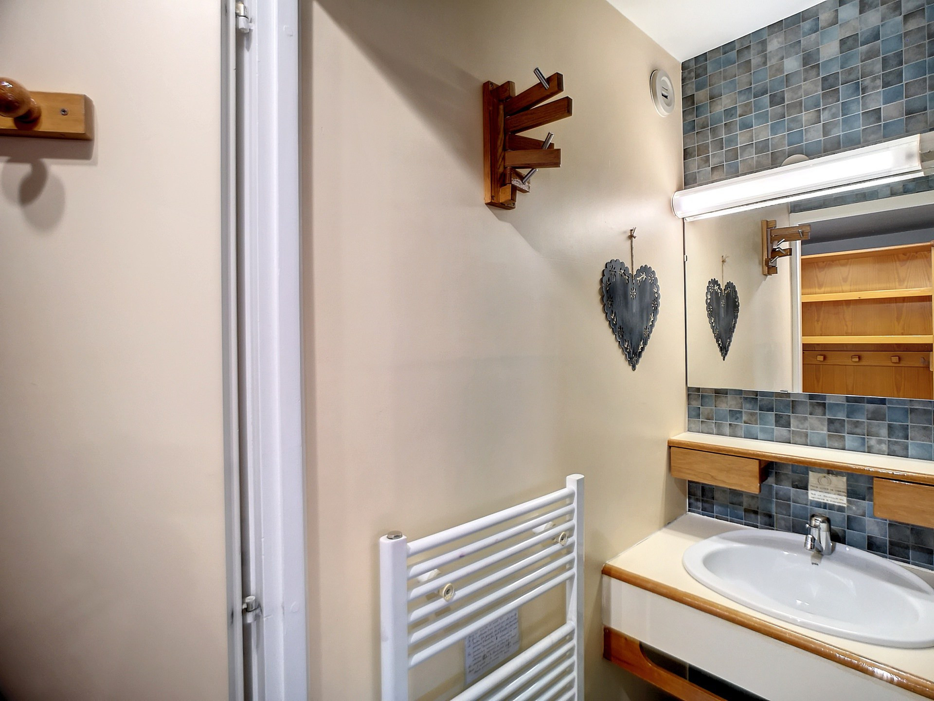 _lv_images__lot_0002030025_08_28611761