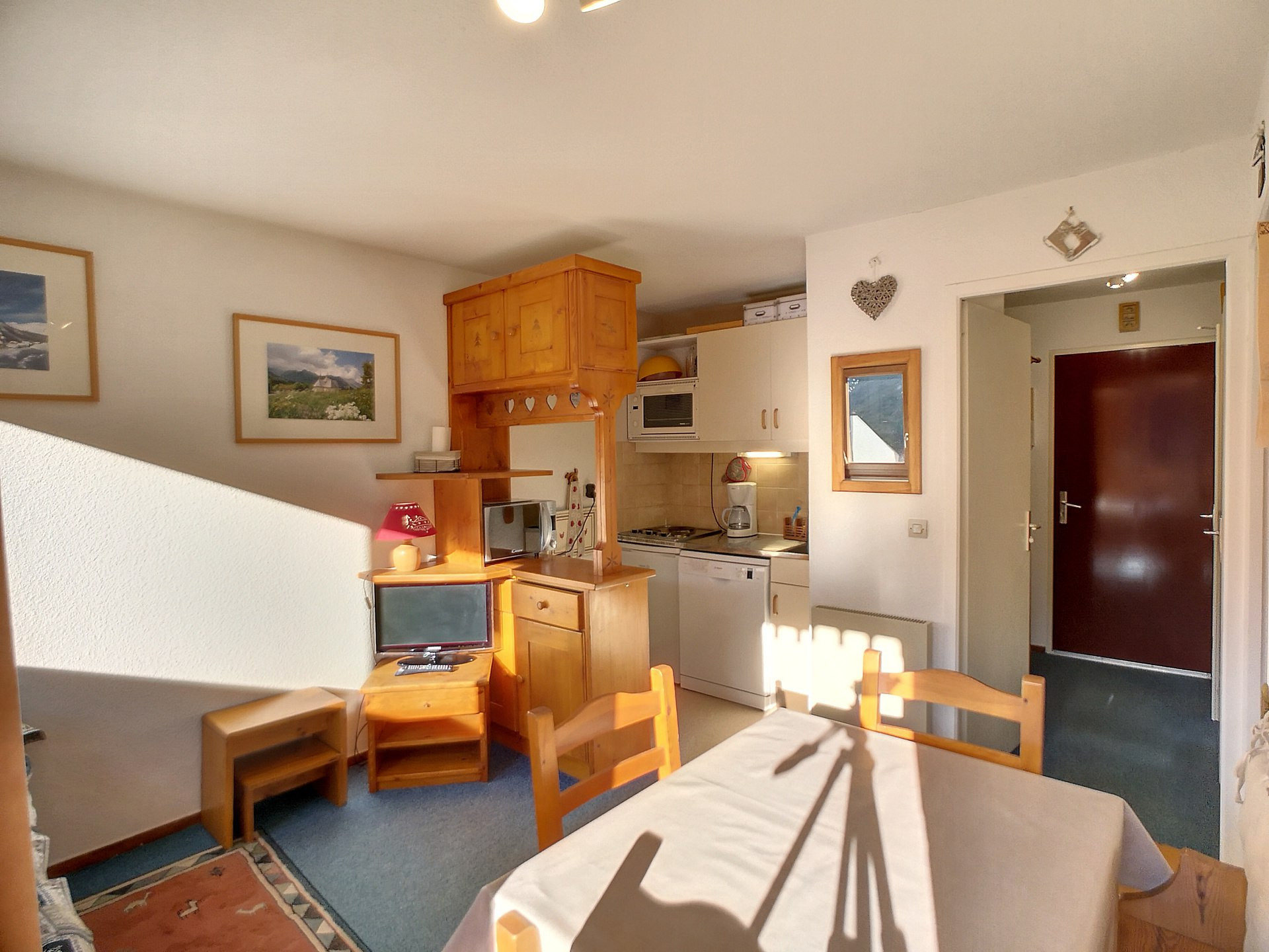 _lv_images__lot_0002030025_13_28572648