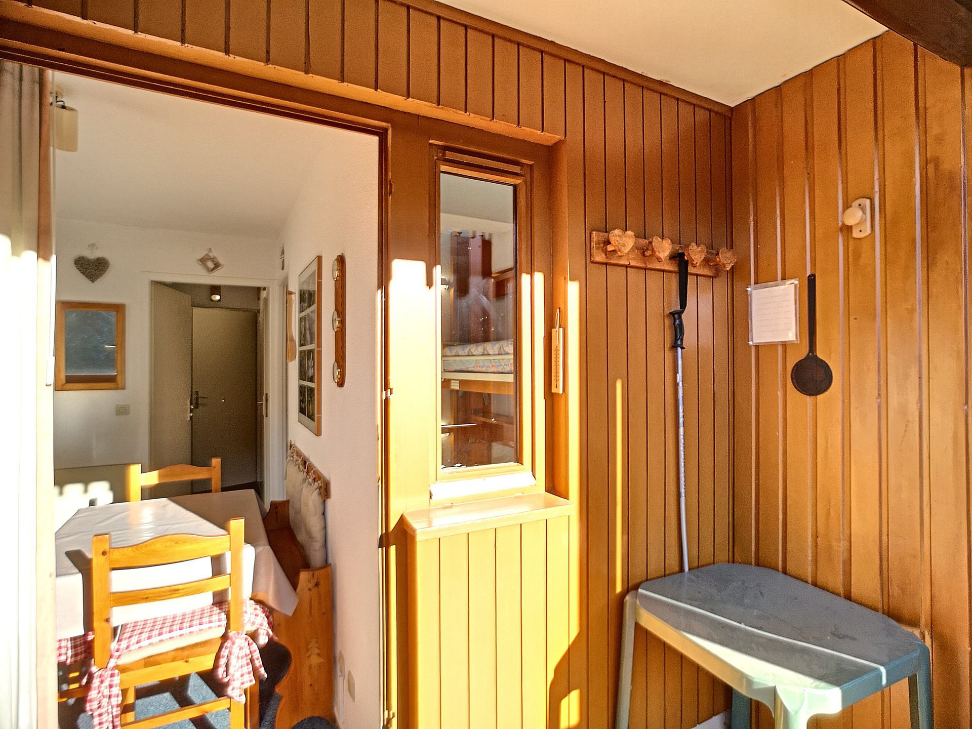 _lv_images__lot_0002030025_14_27726533