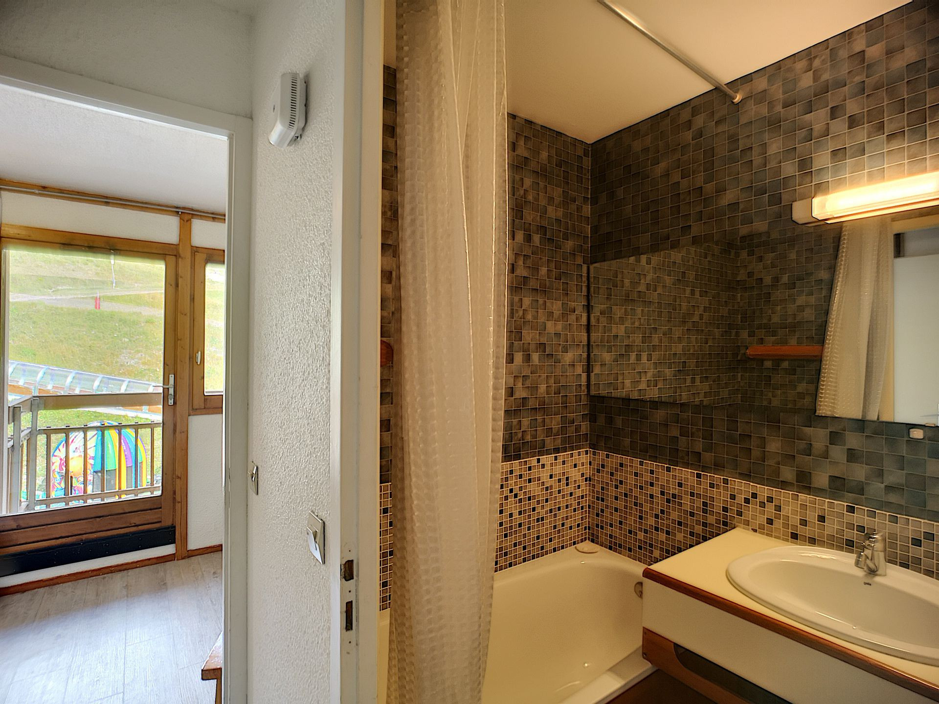 _lv_images__lot_0002030032_08_27707015