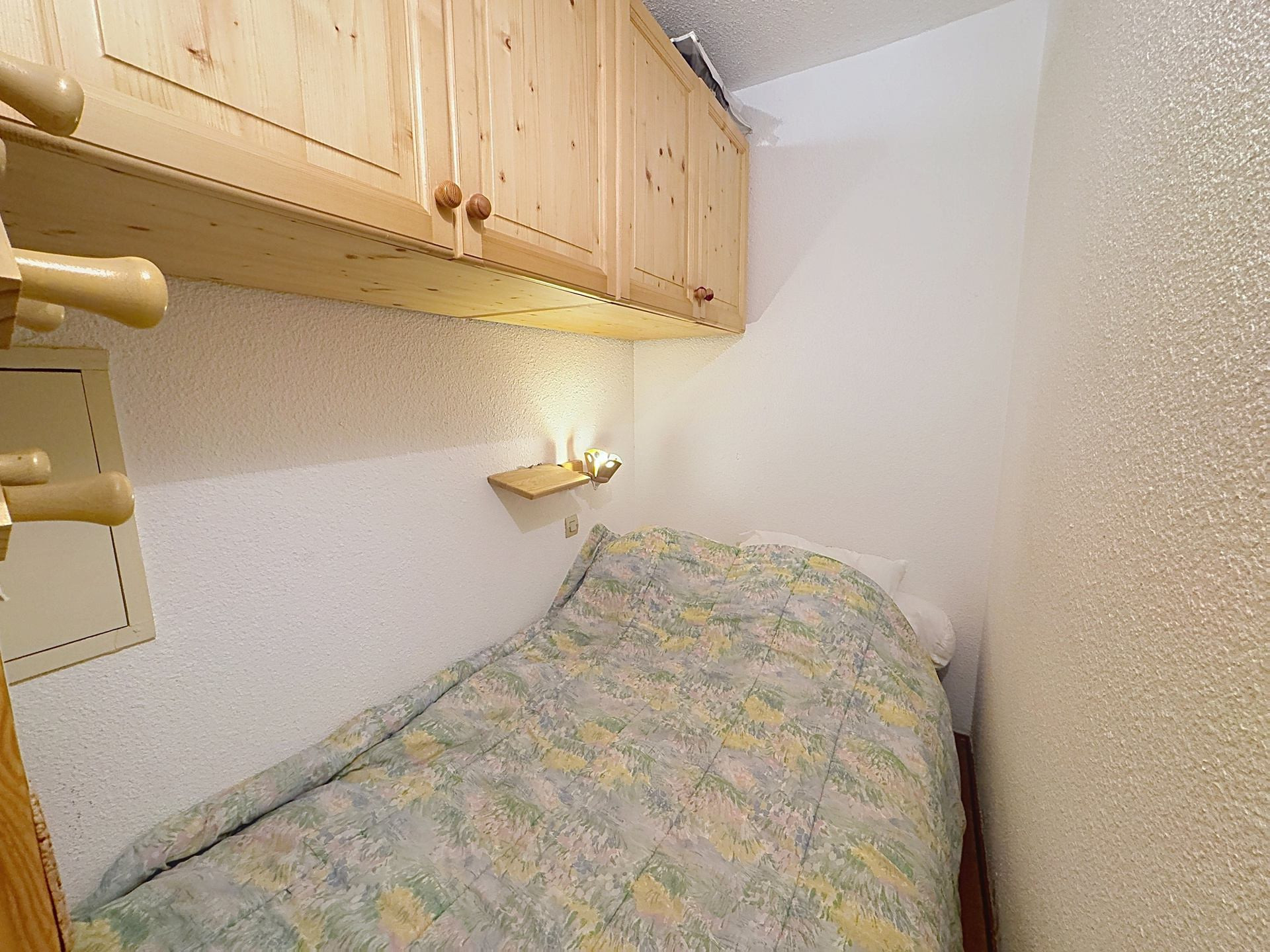 _lv_images__lot_0002030038_13_33191028