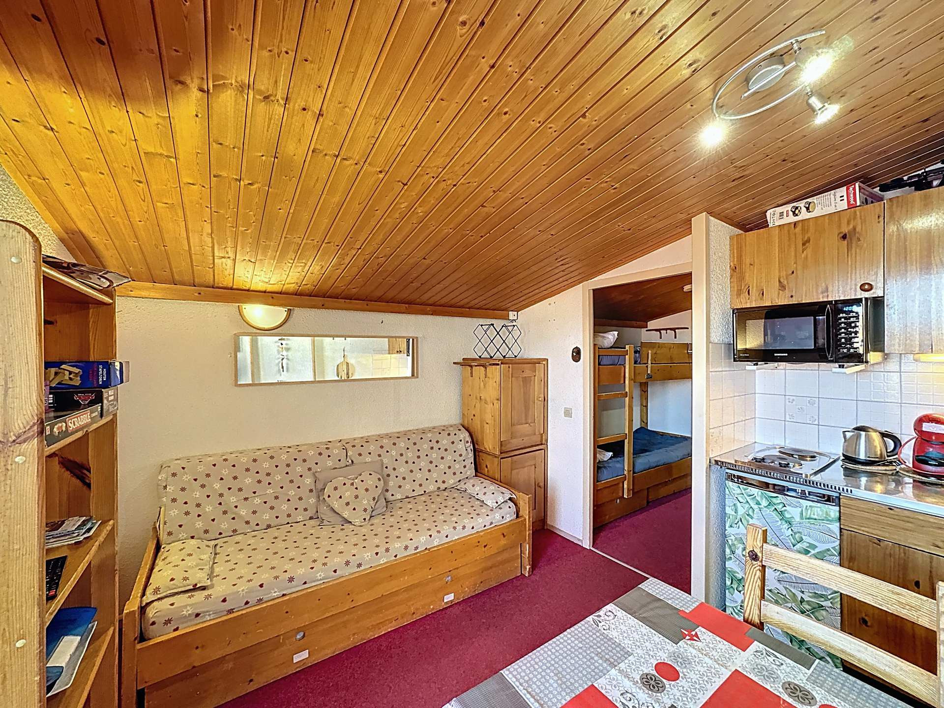 _lv_images__lot_0002040057_02_29486741