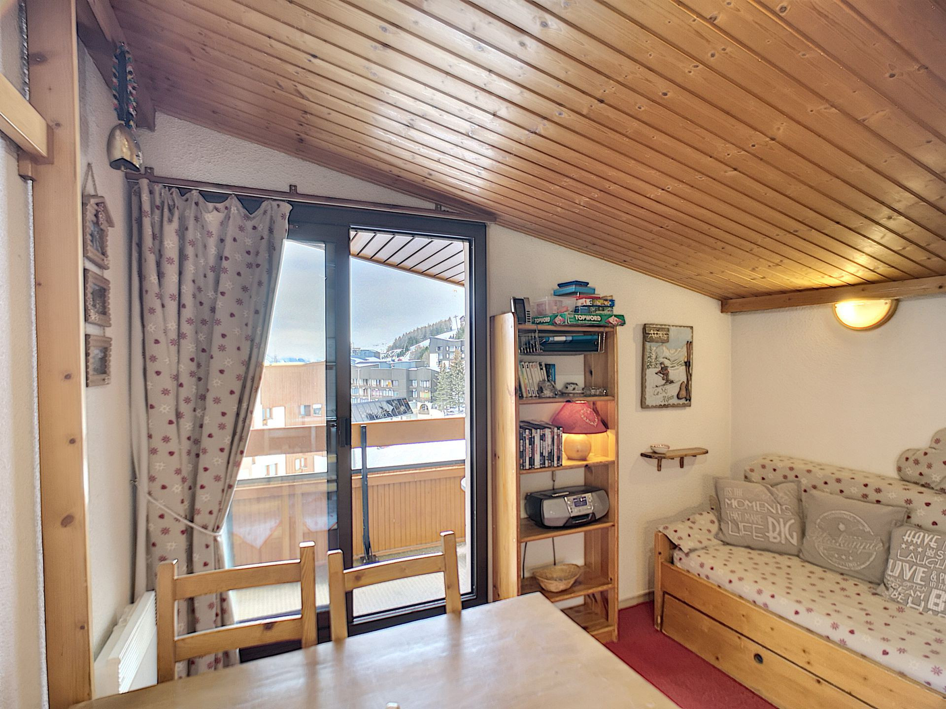 _lv_images__lot_0002040057_05_27610909