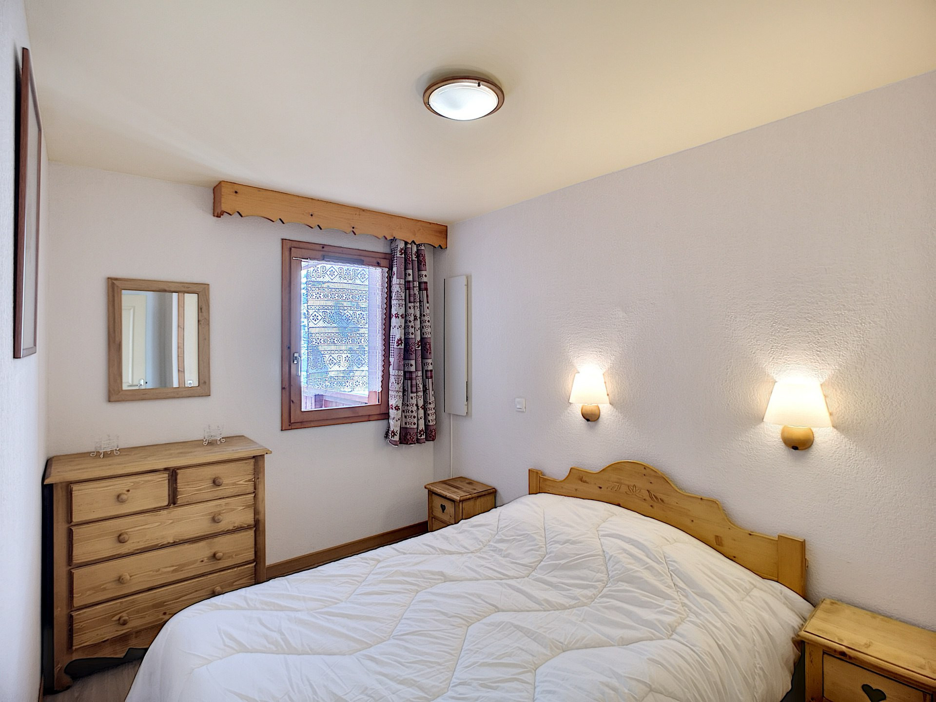 _lv_images__lot_0002050028_07_32264292