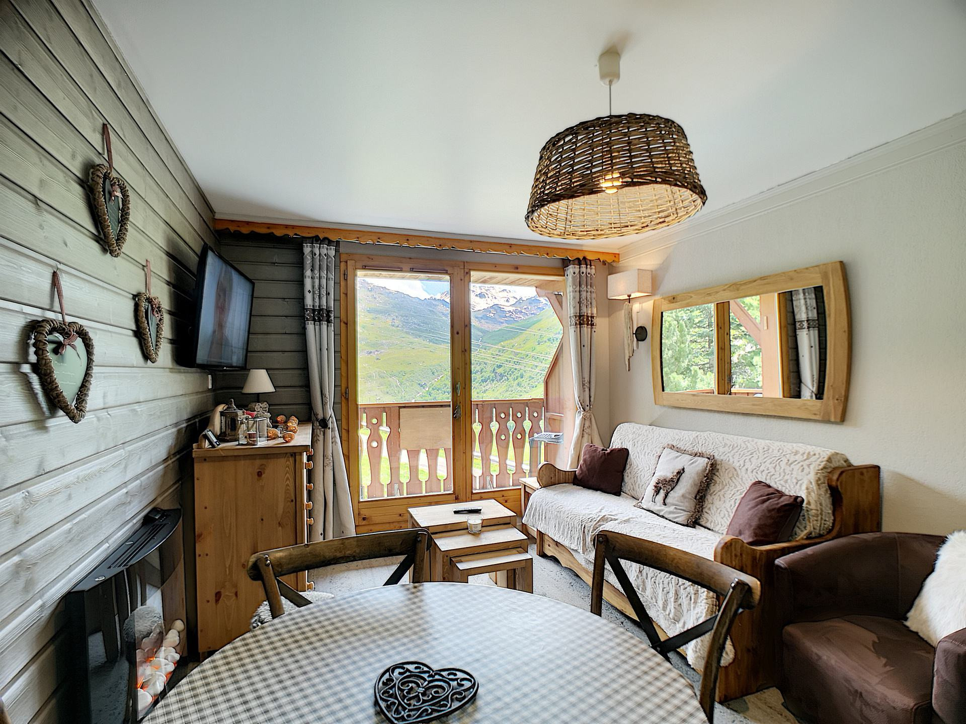 _lv_images__lot_0002050611_01_27388606