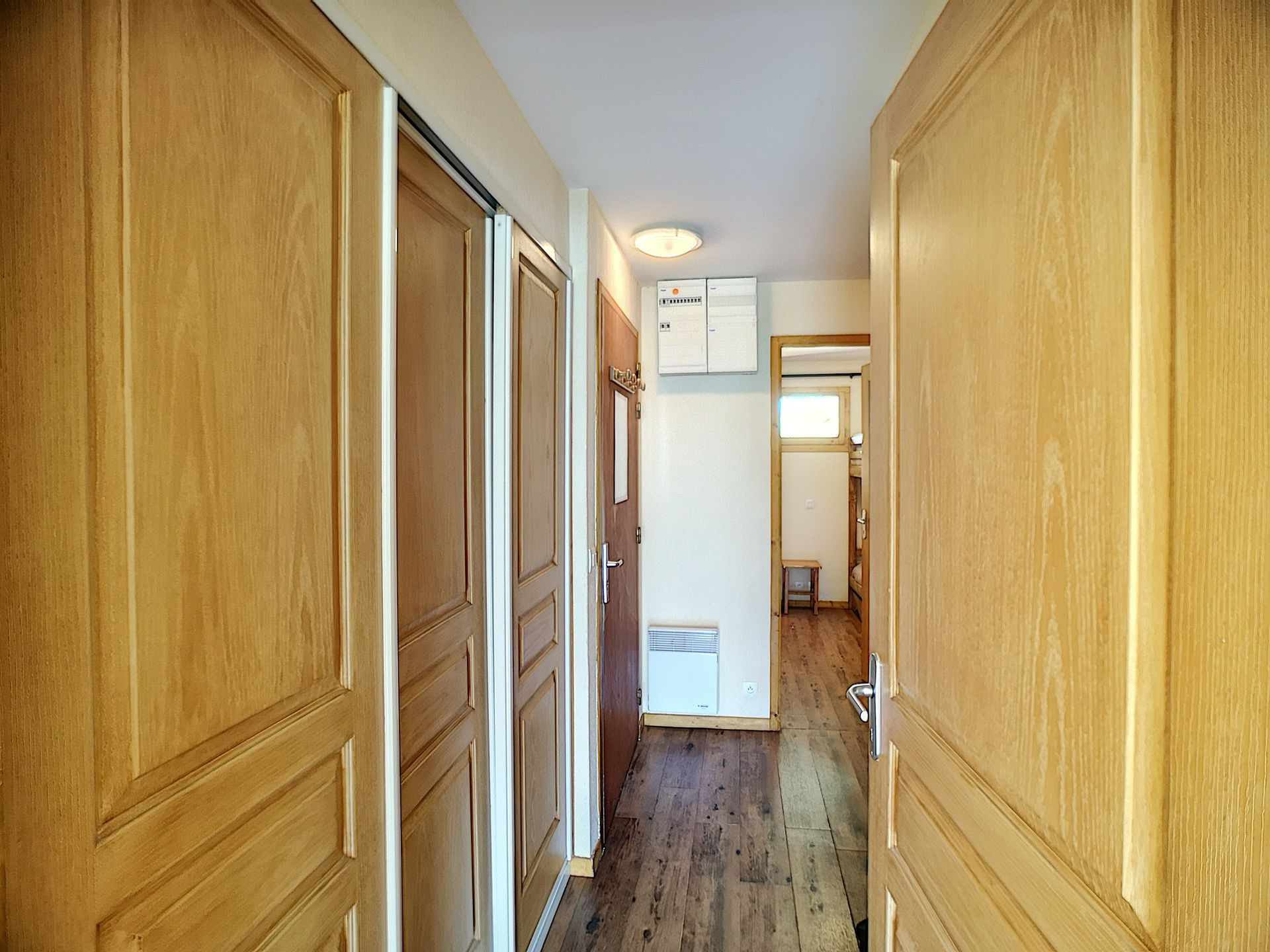 _lv_images__lot_0002050911_04_27687166