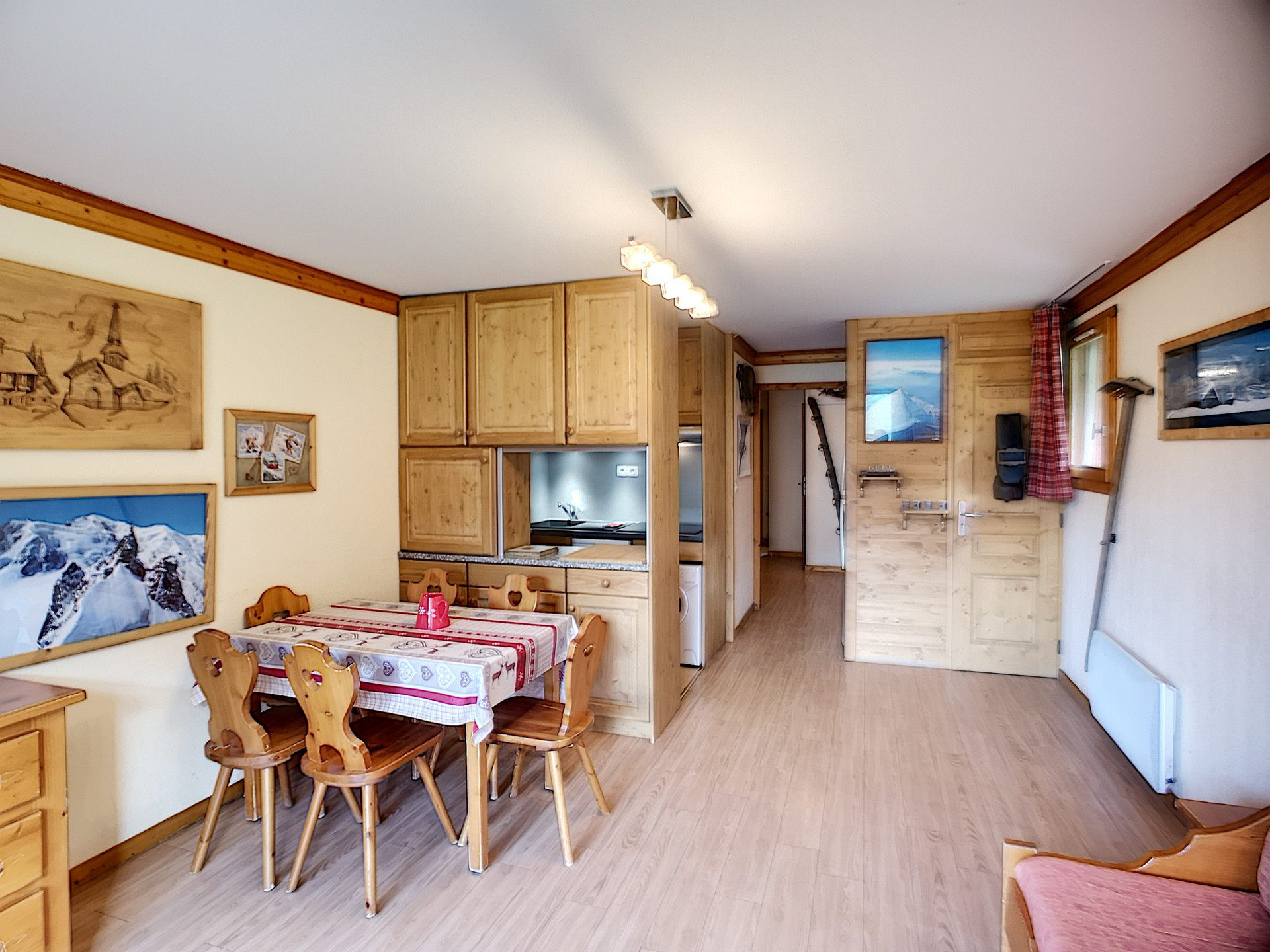 _lv_images__lot_0002051017_01_29822560