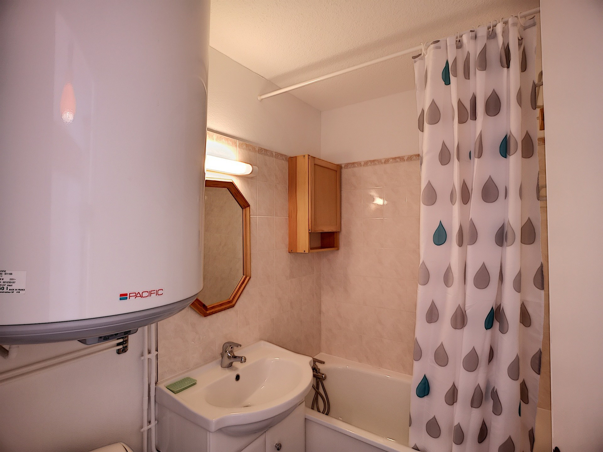 _lv_images__lot_0005001226_08_27688082