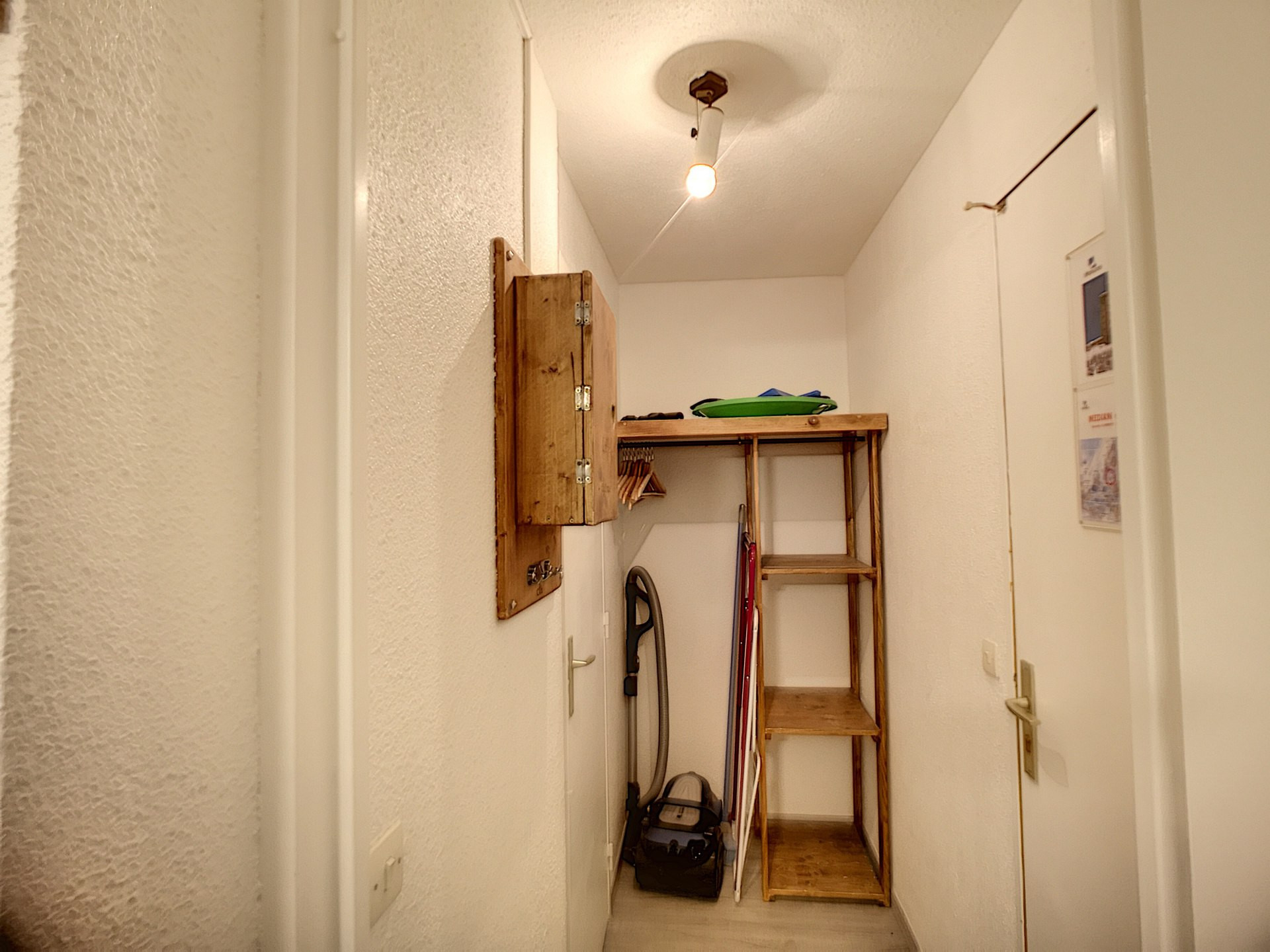 _lv_images__lot_0007000120_13_30030211